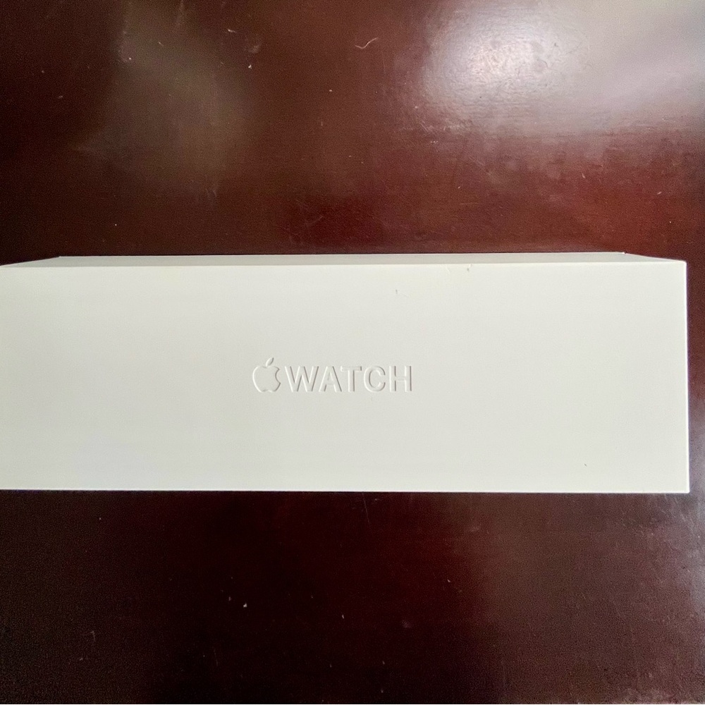 New in box Apple Watch Series 9 41mm Starlight S/M